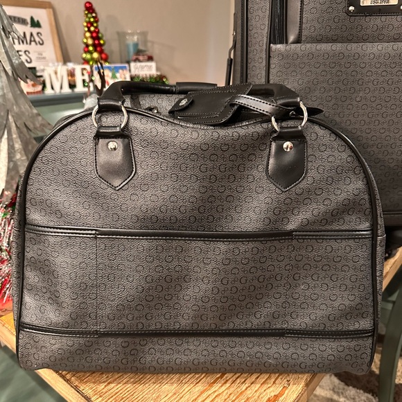 Guess Proposal Luggage Set - Picture 7 of 16